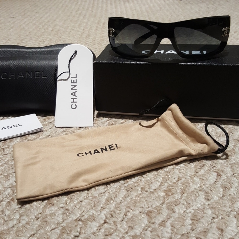 Chanel sunglass